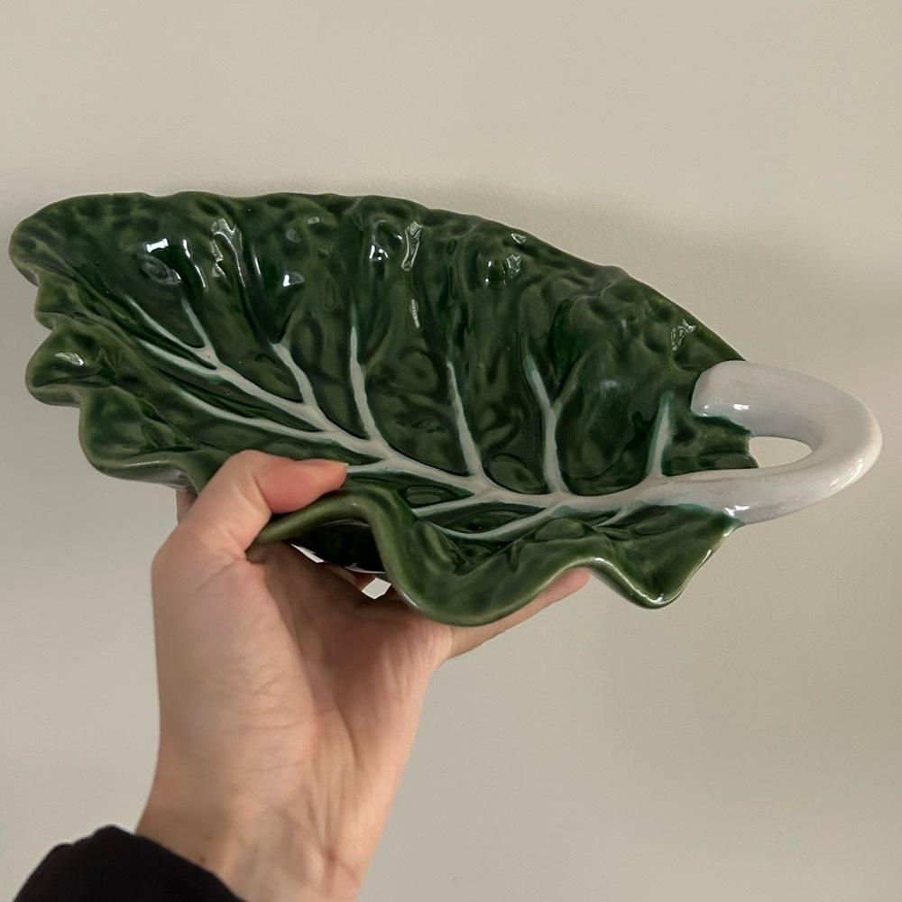 Vintage Ceramic Bordallo Pinheiro Cabbage
Leaf Salad Bowl, Portugal 60s - Picture 2 of 4